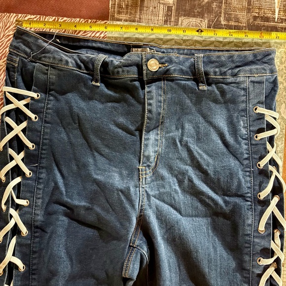 Rue 21 Lace Up Jeans Size 18 - NWOT - Picture 4 of 4